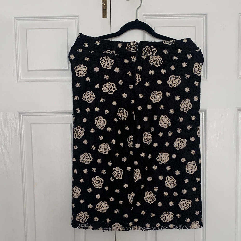 Mercer & Madison Black and Cream Rose Pencil Skirt​